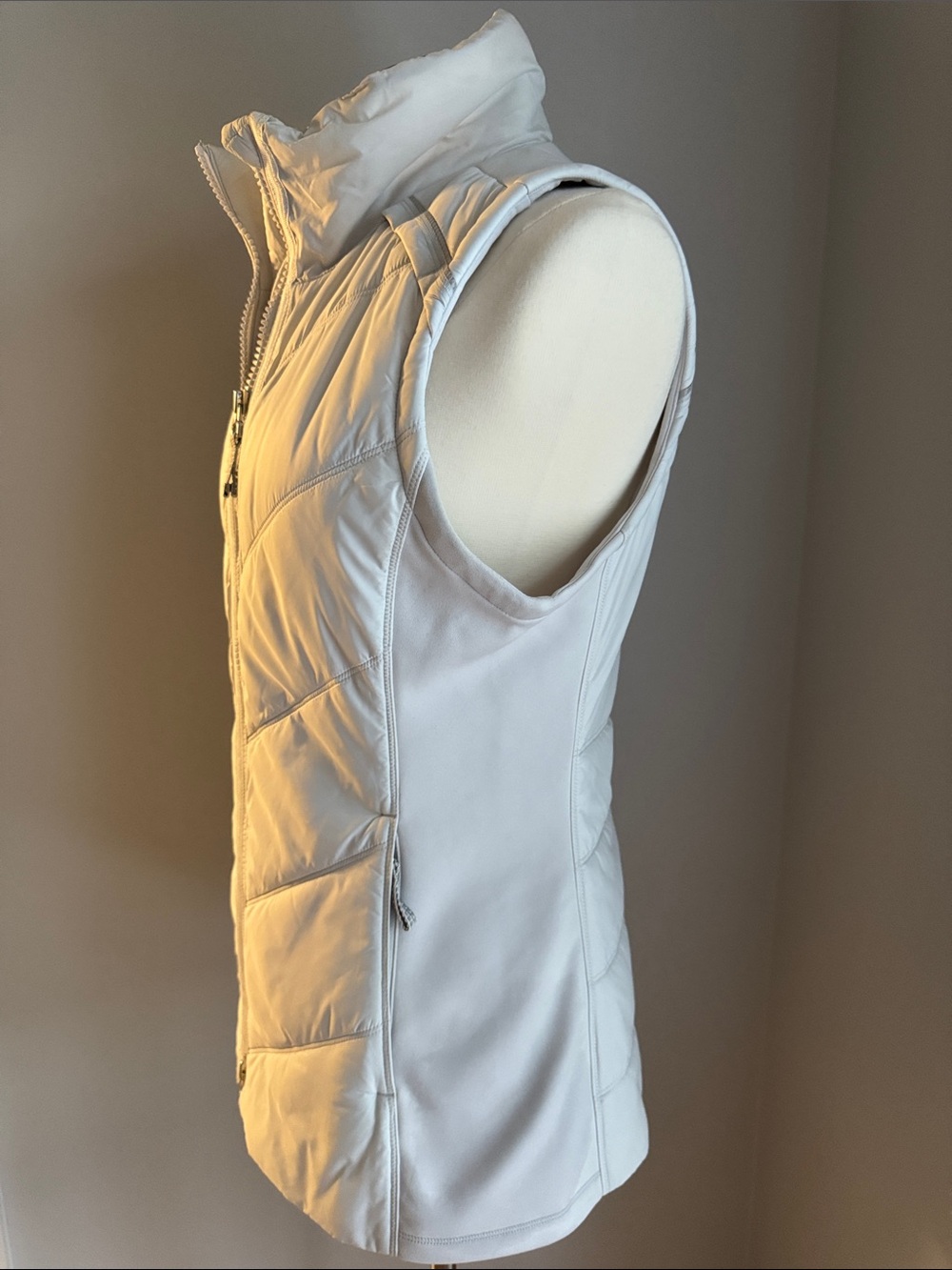Athleta Rock Ridge PrimaLoft® Chevron Vest Fog Gray Medium - Picture 5 of 10